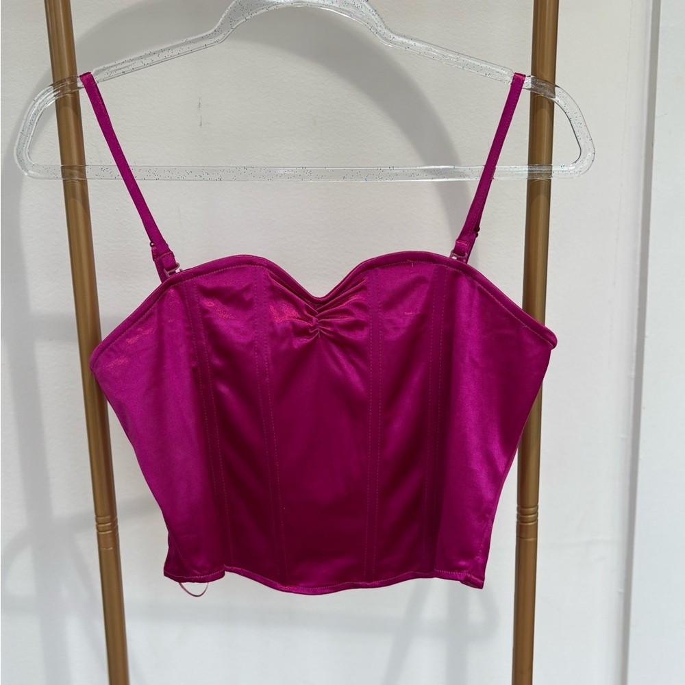 Strut & Bolt- Sleeveless V-Neck fuchsia satin tank top with removable strap